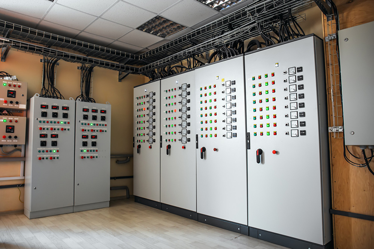 Schalt­anlagen­bau bei Elektro Dinaj in Tübingen
