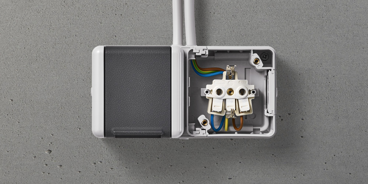 Doppelsteckdose mit Trennsteg bei Elektro Dinaj in Tübingen